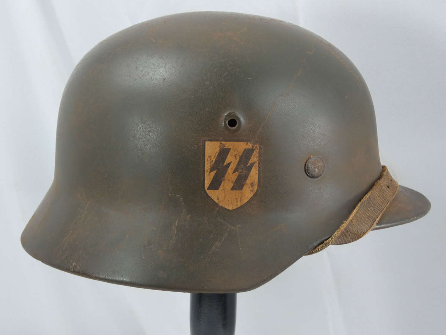 WW2 German Restored SS M40 Helmet