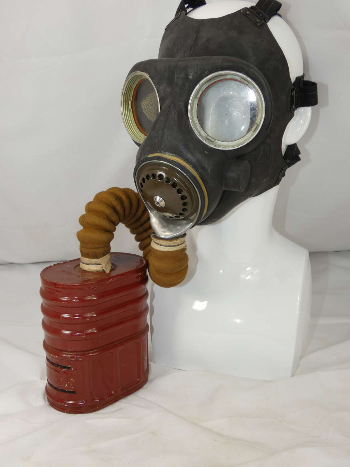 WW2 British Army Gas Mask In Near Mint Condition
