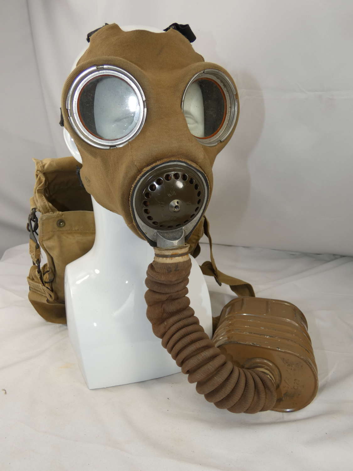 WW2 British No 4 Army Gas Mask