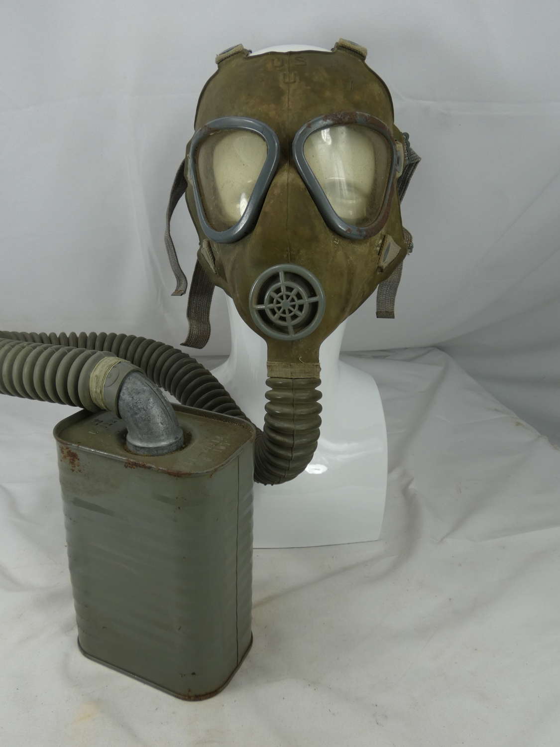 WW2 U.S. Gas Mask Set M2A2