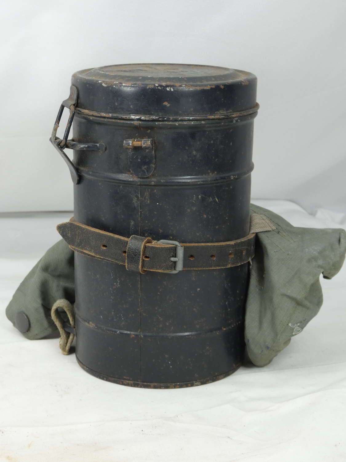 WW2 German Luftschutz Gas Mask Canister And Gasmask