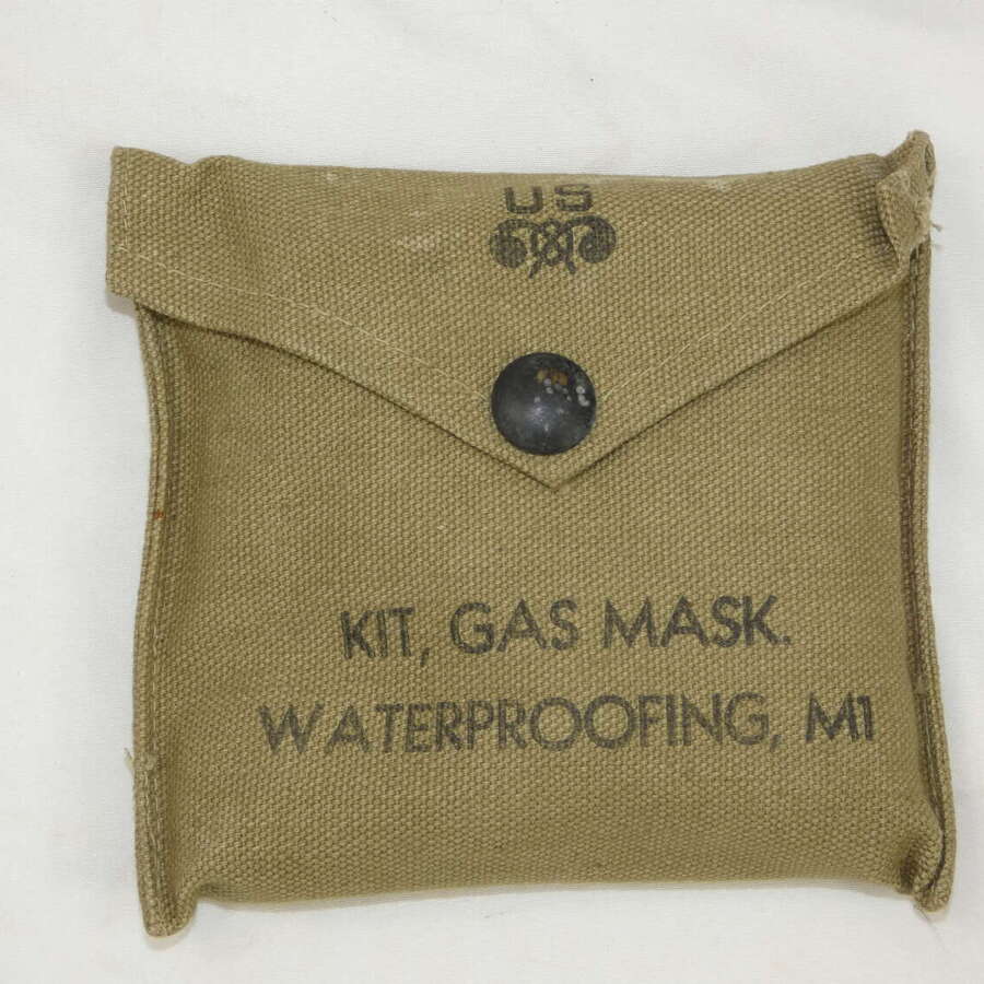 WW2 U.S. Army M1 Gas Mask Waterproof Kit