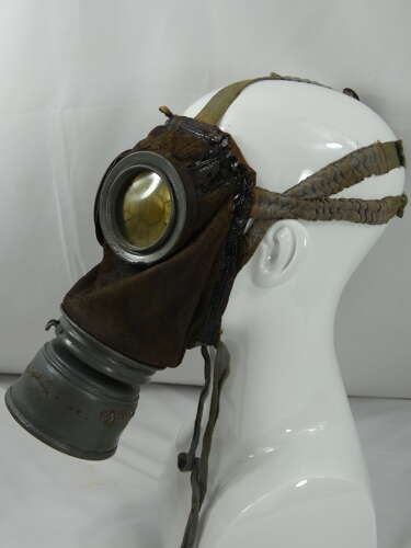WW1 German Gas Mask And Canister
