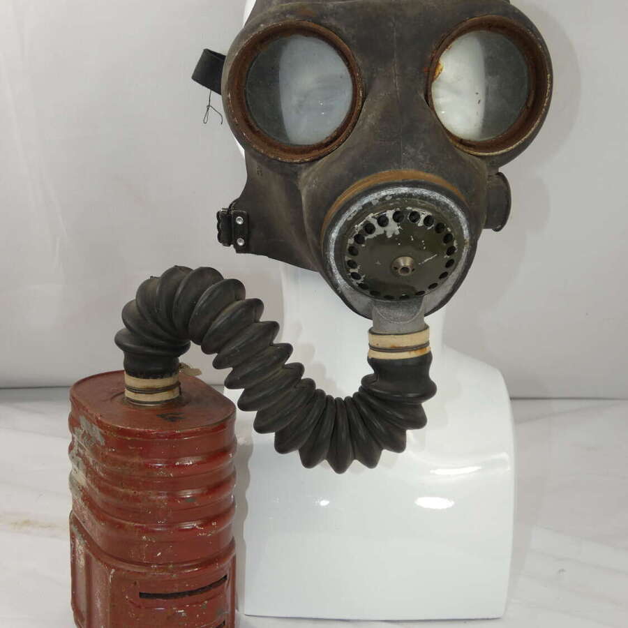 WW2 British Mark 3 Gas Mask Dated 1941