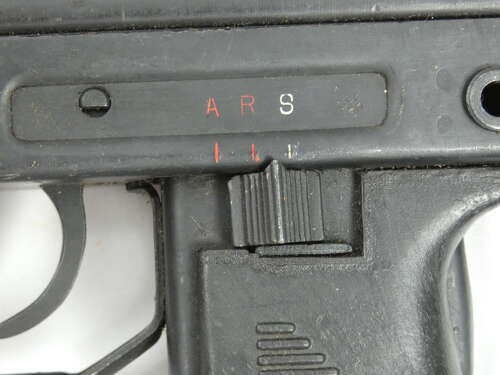 Uzi 9mm Submachine Gun ( Deactivated )