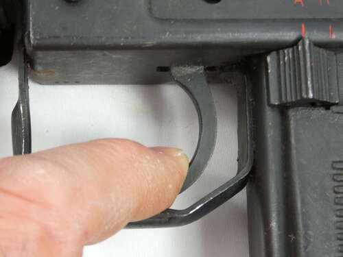 Uzi 9mm Submachine Gun ( Deactivated )