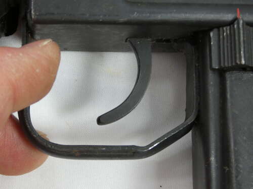 Uzi 9mm Submachine Gun ( Deactivated )