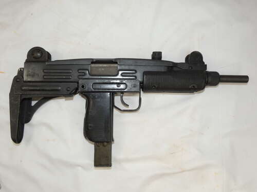 Uzi 9mm Submachine Gun ( Deactivated )