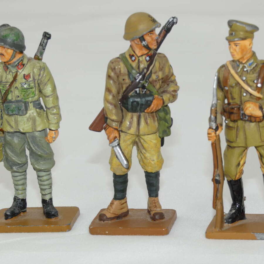 Vintage Set Of Three Delprado WW2 Lead Soldiers