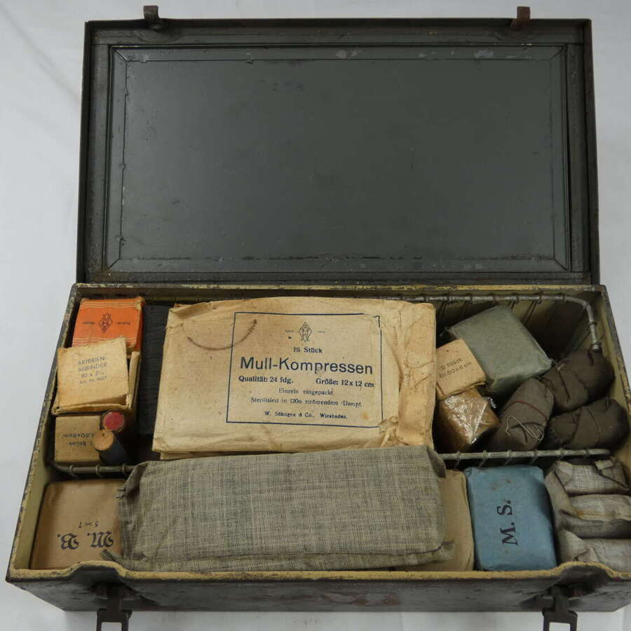WW2 German Medic Box ( Full Original Contents )