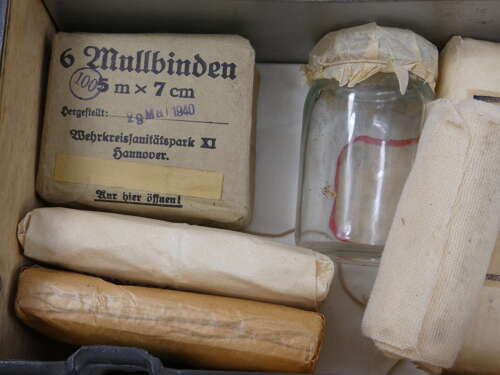 WW2 German Luftwaffe Medic Chest With Items