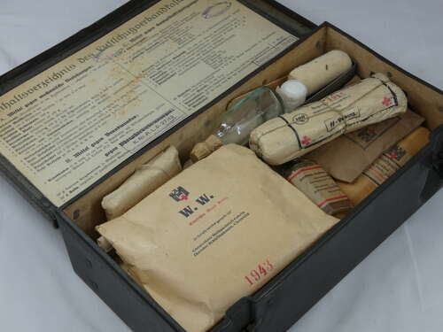 WW2 German Luftwaffe Medic Chest With Items