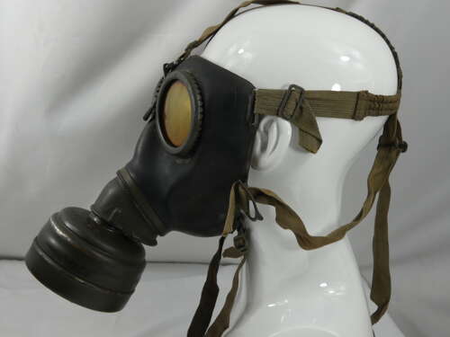 WW2 German Gas Mask And Canister